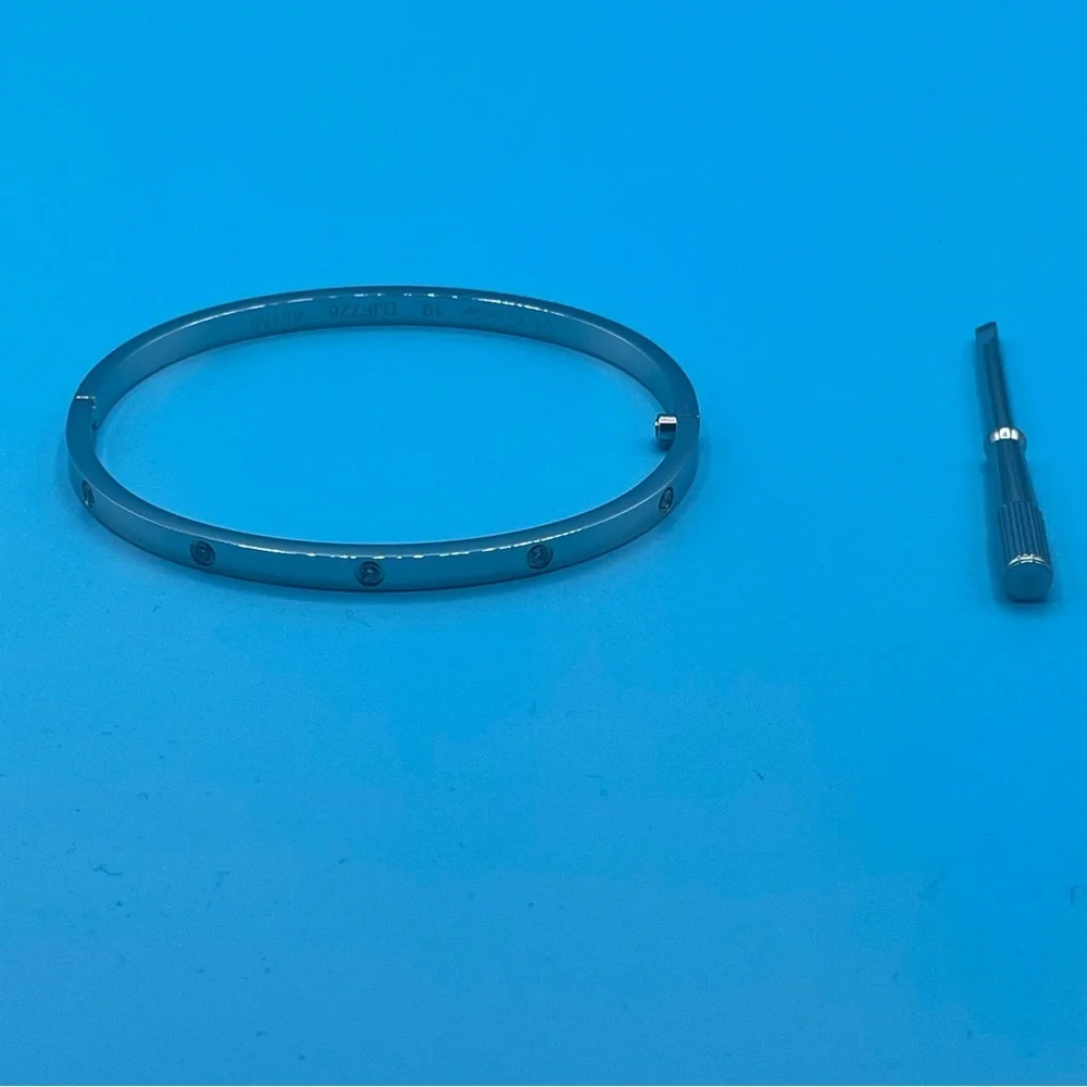Elegant‎ Silver Bracelet